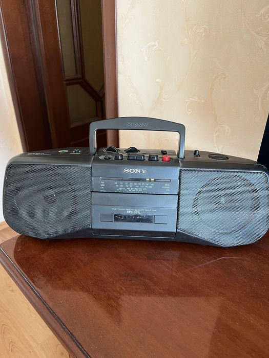 Магнітофон SONY CFS-B21L  касета радіо в гарному стані