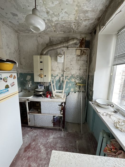 Продам 3-кімнатну квартиру під ремонт