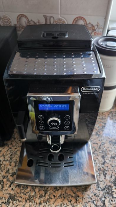 Máquina de café DeLonghi Cappuccino ECAM 23.460.B