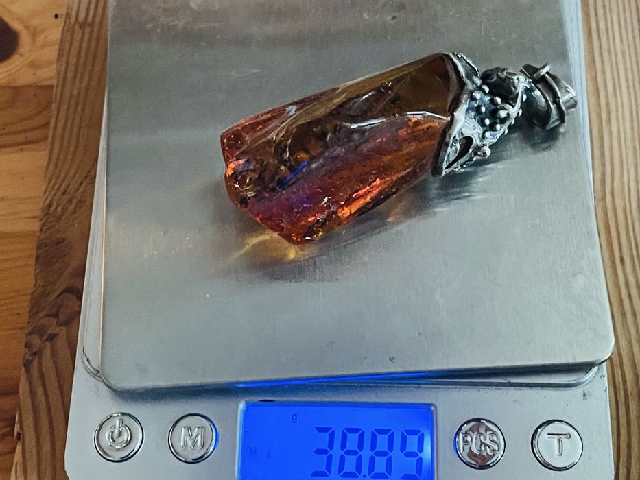 Nowy, duży wisior z naturalnego bursztynu