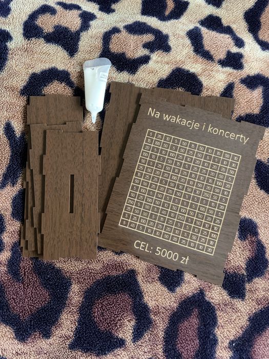 Skarbonka do samodzielnego złożenia 5000 ciemne drewno klej