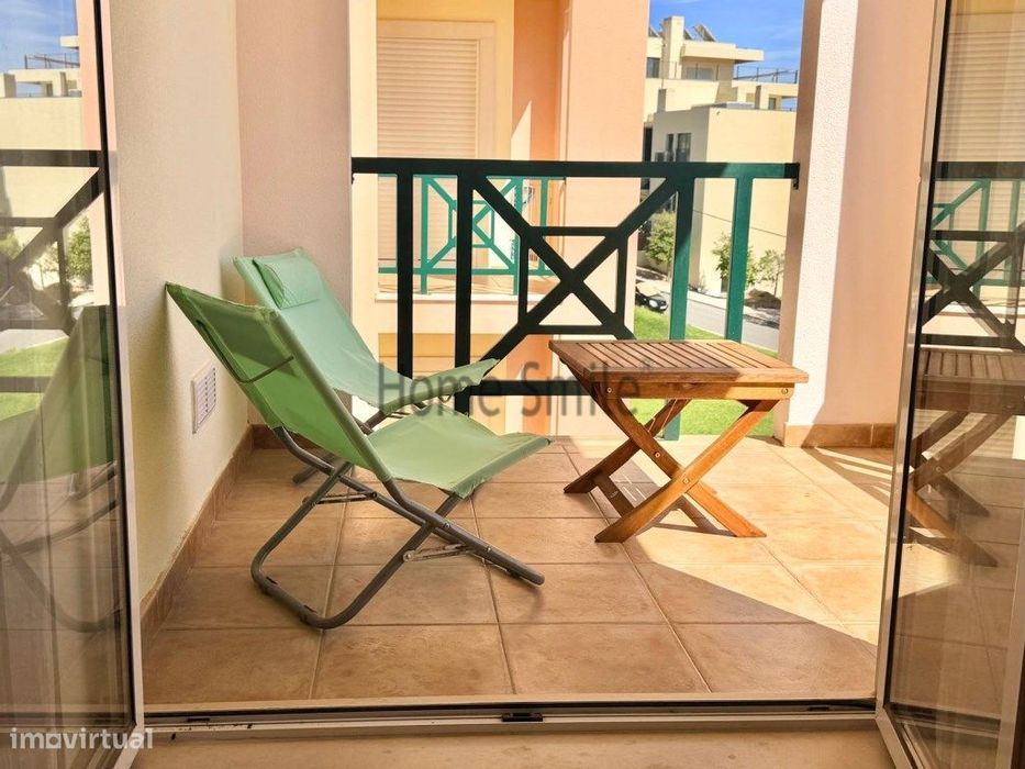 T2 . Condomínio Com Piscina. Vista Mar. Varanda