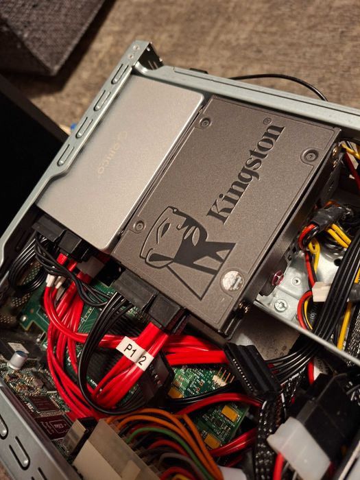Suporte Lateral para 4 SSDs - HP ProLiant MicroServer Gen8