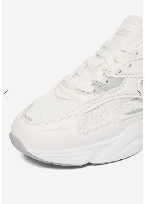 Жіночі білі кросівки Sprandi