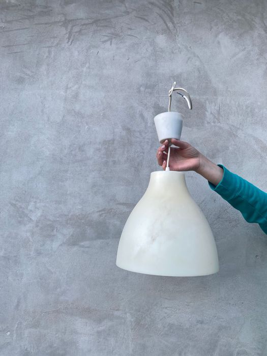 Lampa biała plastikowa z żarówką