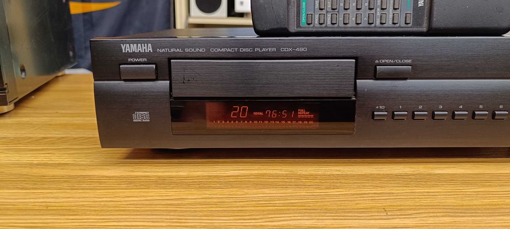 CD програвач Yamaha CDX-480