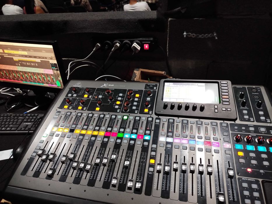 Mesa de Mistura Behringer X32 – Como Nova