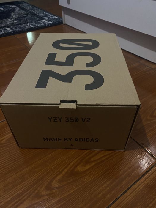 Yeezy Boost 350 v2 Bone