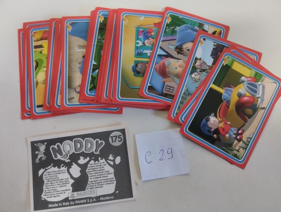 (C4) Cromos de 8 coleções