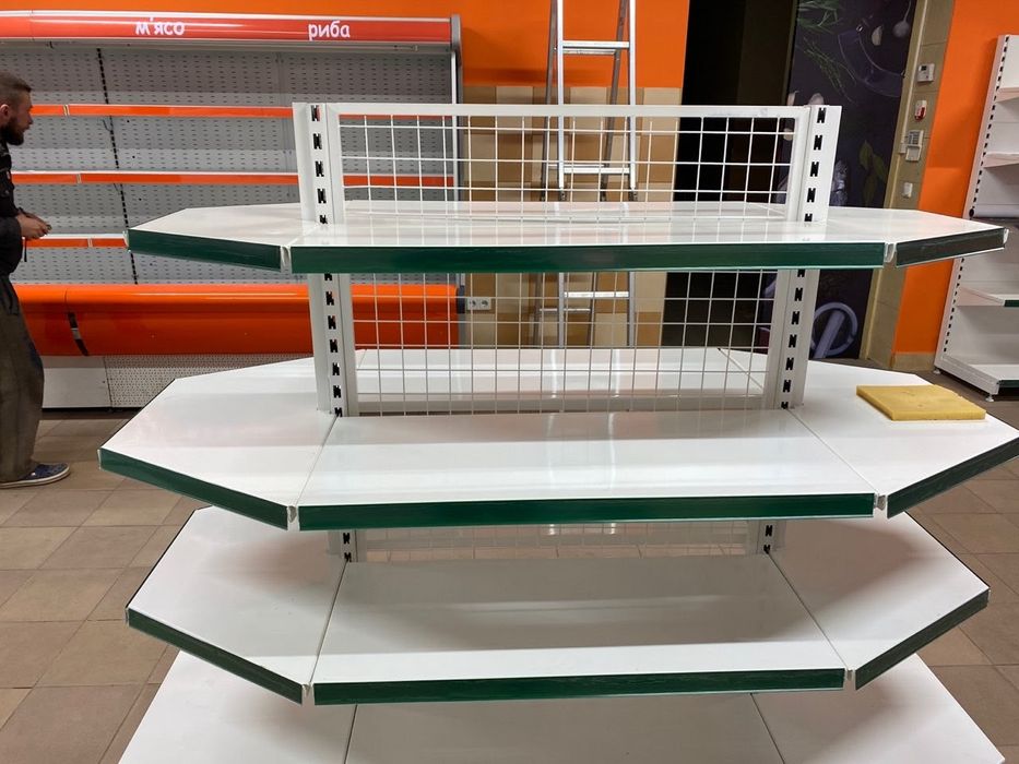 Островные двух, трехсторонние, торговые металлические стеллажи