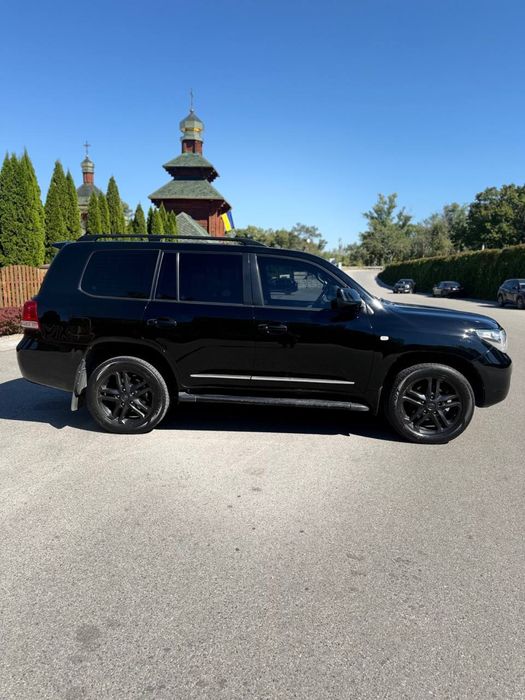 Toyota Land Cruiser 200