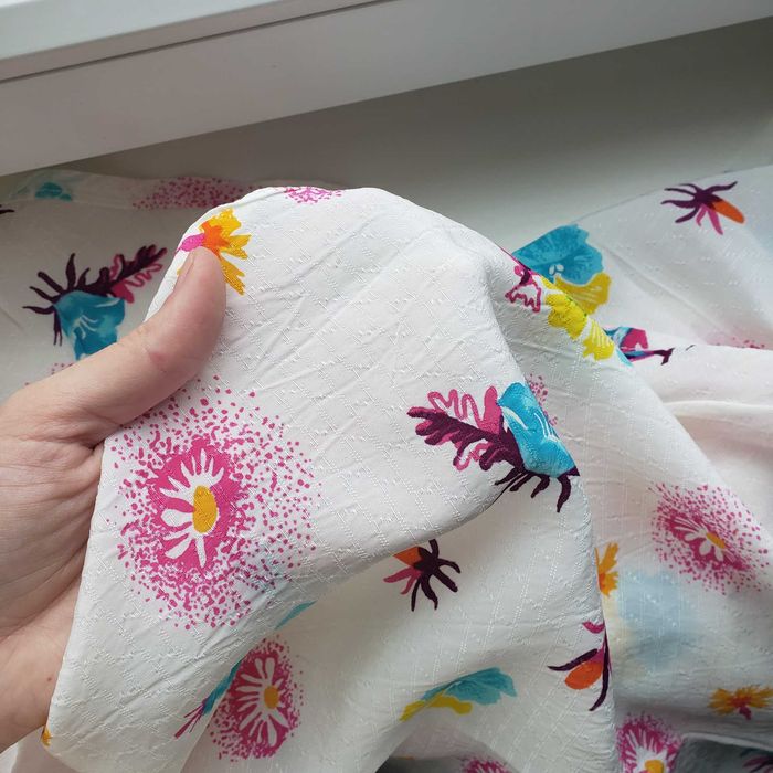 Три відрізи тканини