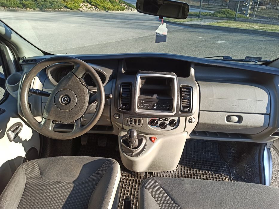 Vivaro 2010 9 miejsc