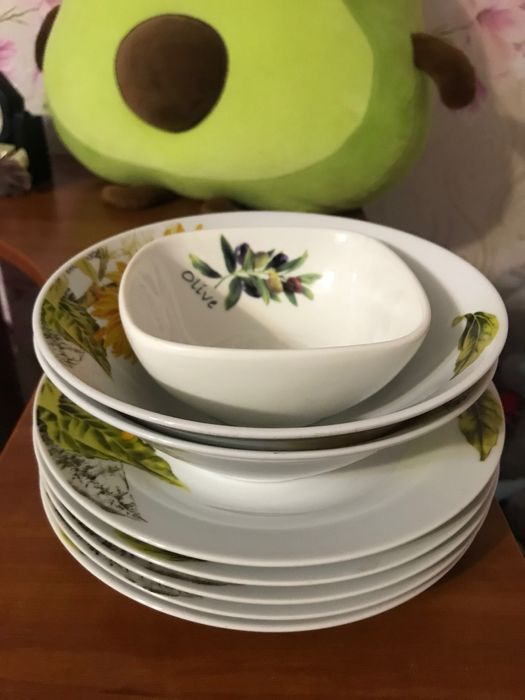 Посуда тарелки, стаканы