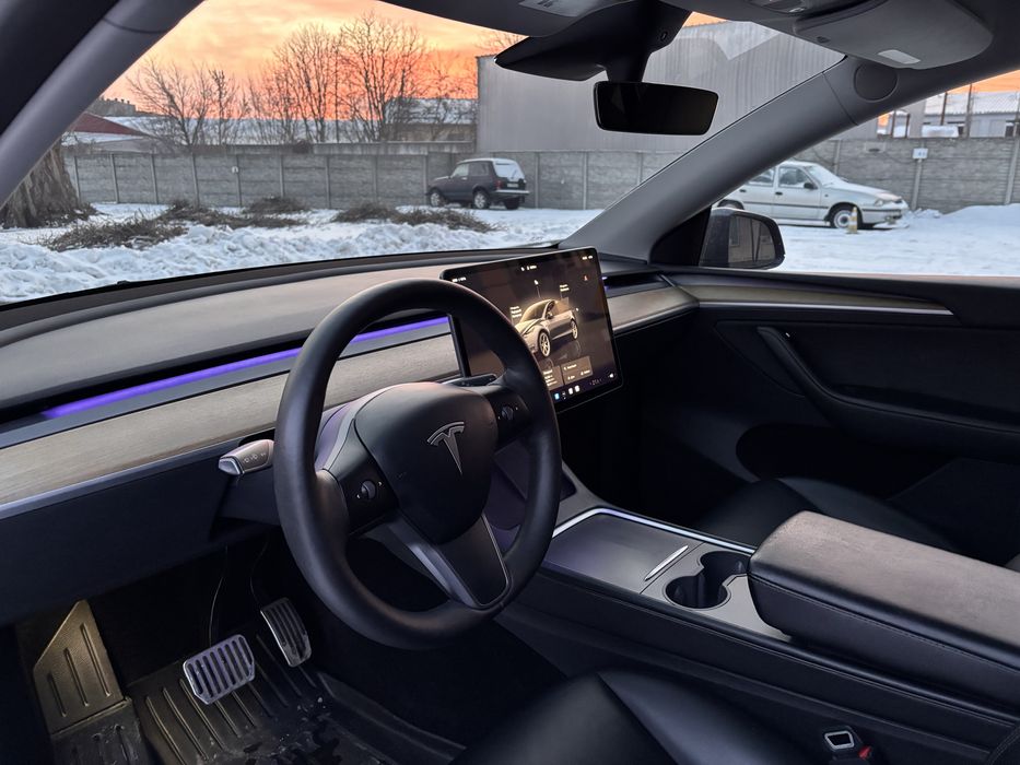 Tesla MY без ДТП