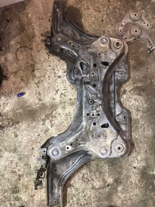 Підрамник балка передня Рено Лагуна 2 01-06р