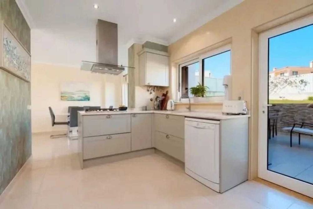 Modern 3-Bedroom Villa with Pool & Lagoon Views | Foz do Arelho | 10min walk from from the Beach