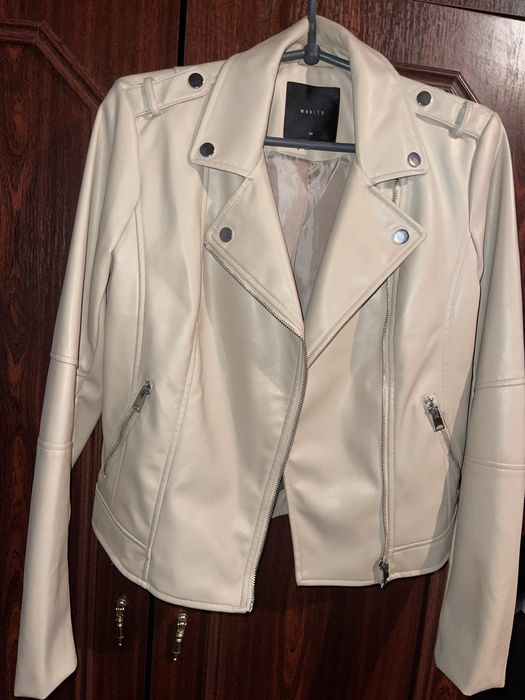 Трендова куртка Mohito розмір S