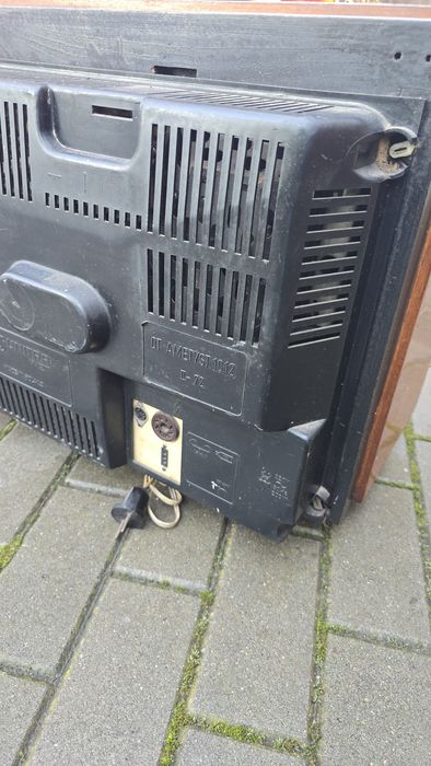 Zabytkowy telewizor Ametyst z przystawką