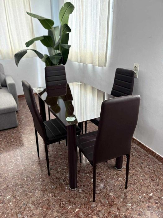 Mesa de jantar em vidro + 4 cadeiras - Envio gratis