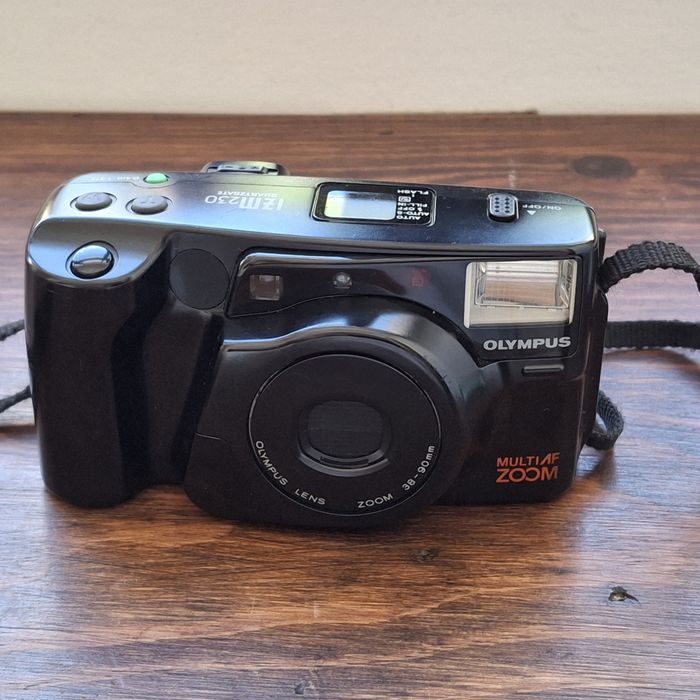 Máquina Fotográfica Olympus IZM 230 Multi AF.