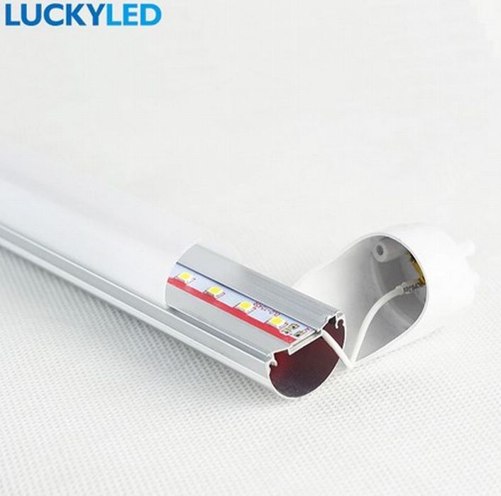 Lampada Tubular T8 em LED 9W 60cm