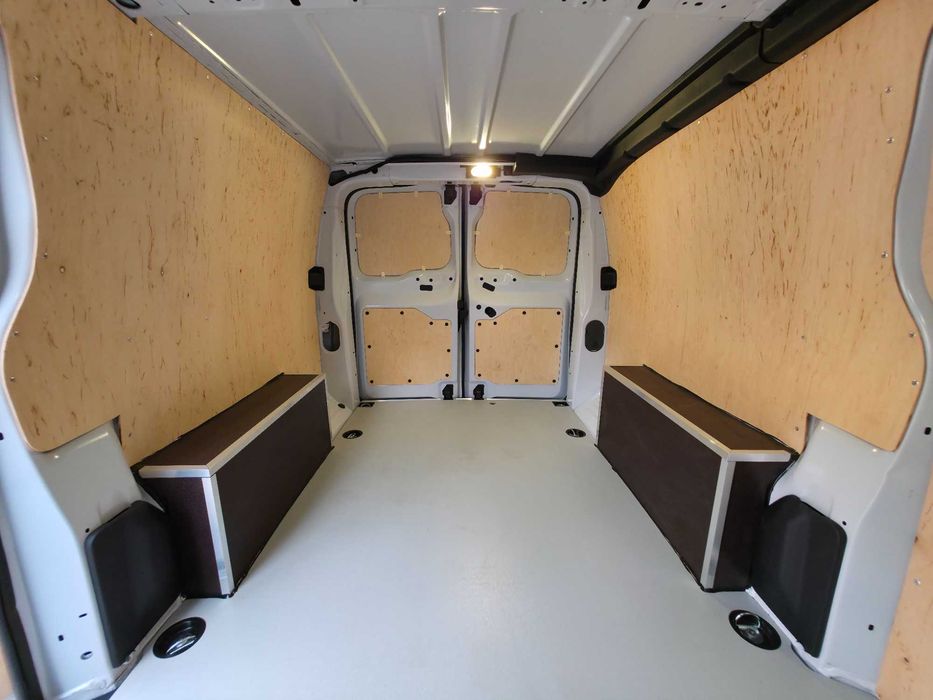 Zabudowa zabezpieczenie ze sklejki Opel Vivaro van