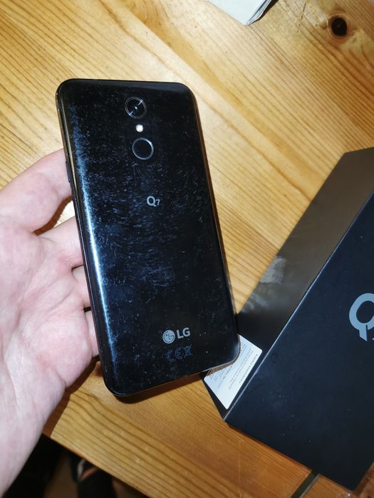 LG Q7 telefon smartfon