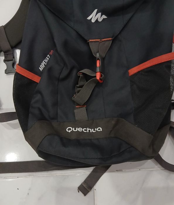 Mochila Quechua usada em bom estado
