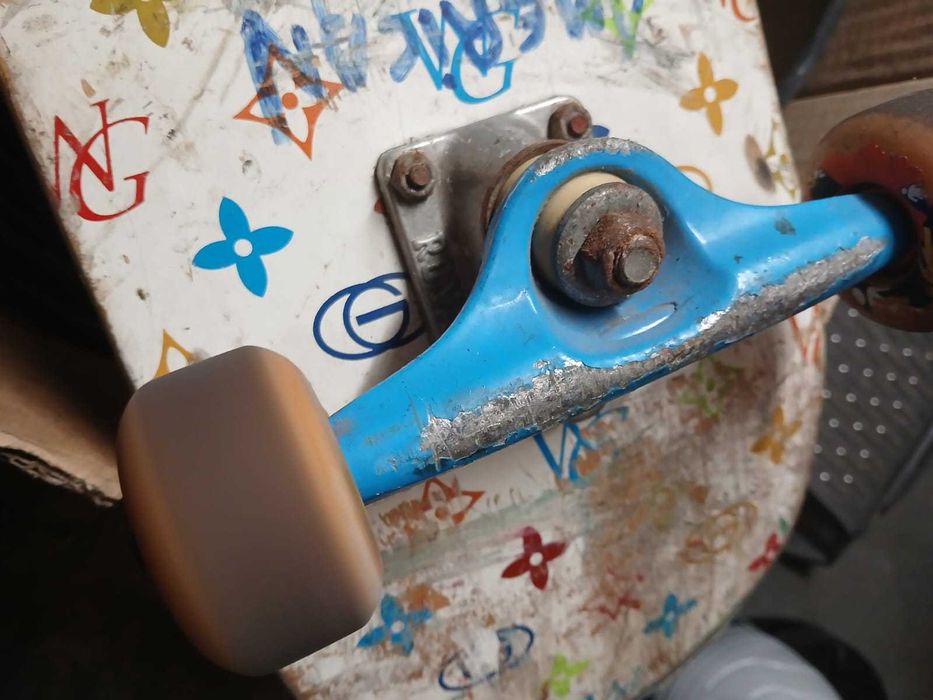 SKATE profisional usado a rolar muito bem