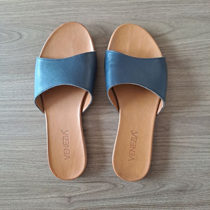 Granatowe klapki Venezia