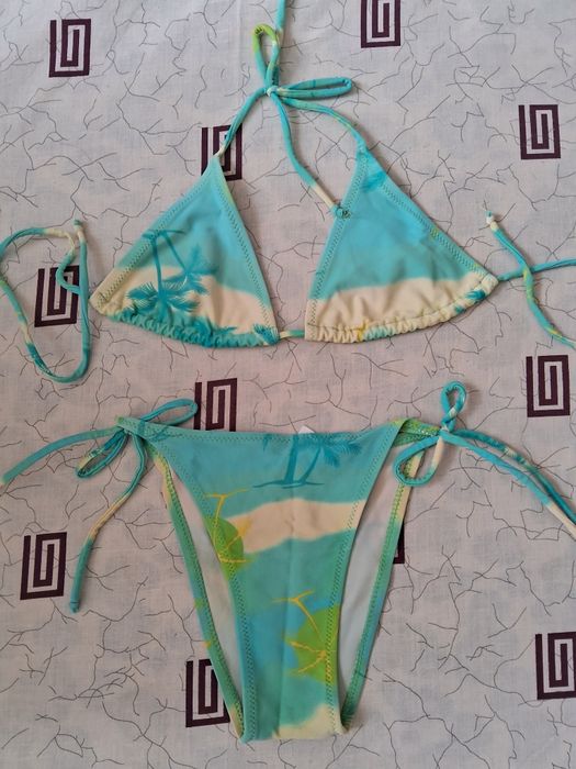 50 гривен за два купальника. 10-12 лет