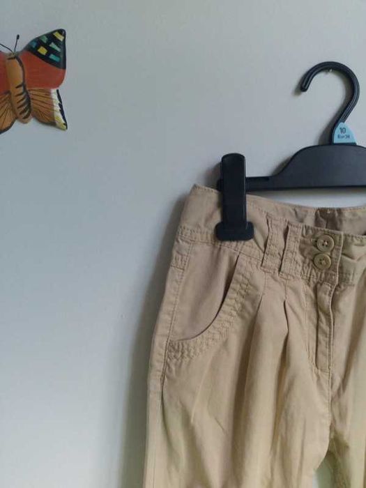 Długie spodnie beżowe lekkie przewiewne wiosenne letnie Next 122 7 lat