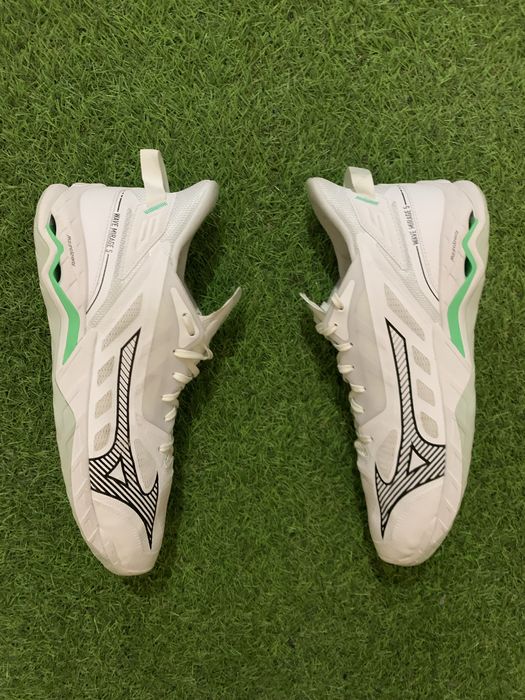 Волейбольні кросівки mizuno