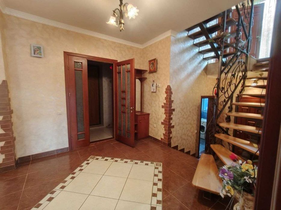 Продаж будинку вс. Чукалівка 250м2, ділянка 12 с. міські комунікації, асфальт, передмістя зупинка