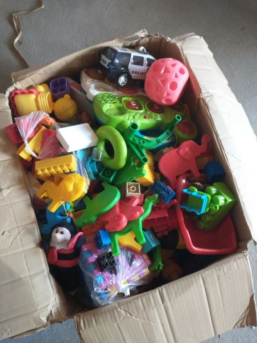 Karton zabawek dla dziecka 0-3lat. Stan dobry i bardzo dobry