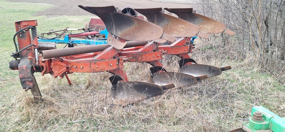 Плуг оборотний krone