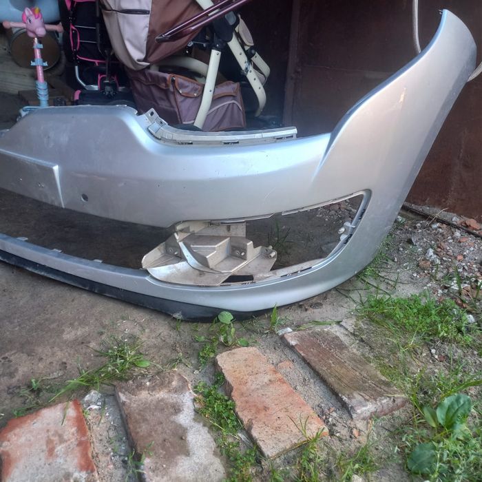 Продам передній бампер Renault Megane 3