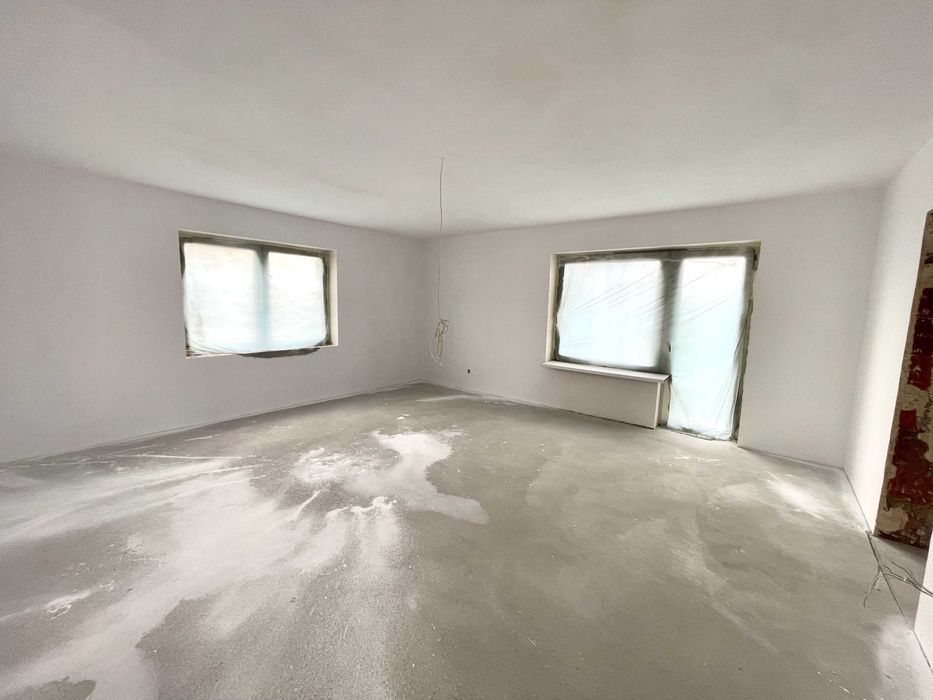 Dom 3 Kondygnacyjny + Budynek Gospodarczy 120 m