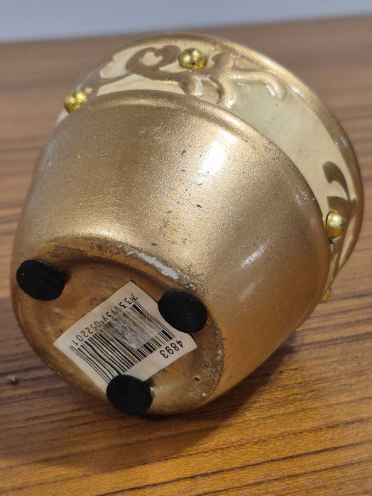 Mała osłonka ceramiczna na doniczkę