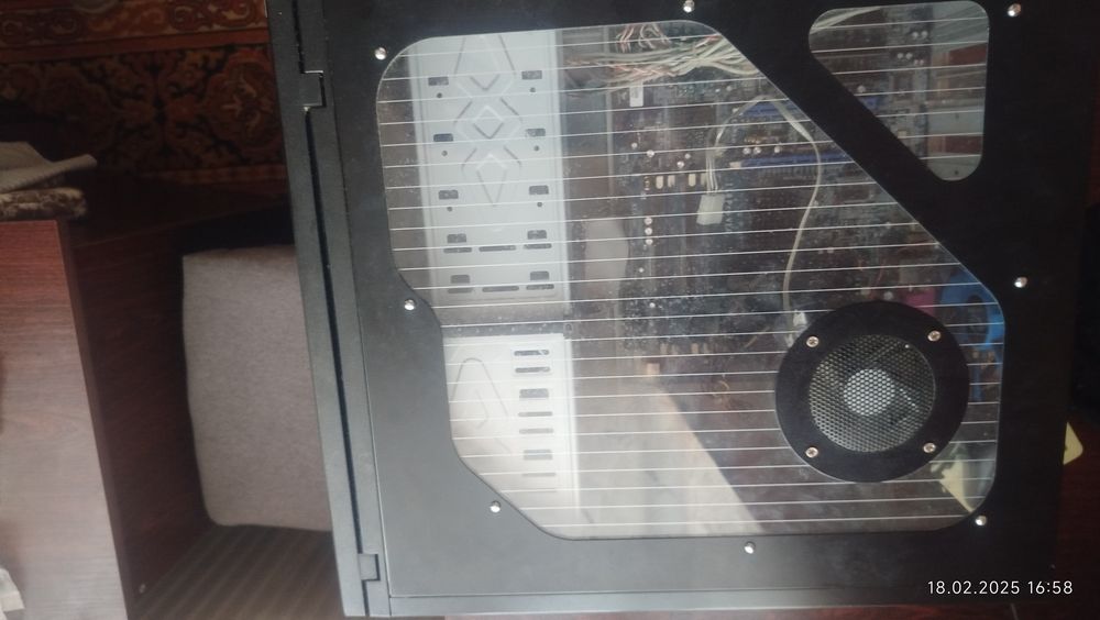 Корпус ПК+материнка+оперативка+процесор.