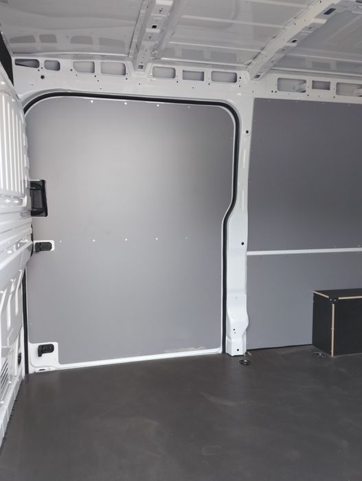 Zabudowa , podłoga MAXUS Deliver 9 L3H2