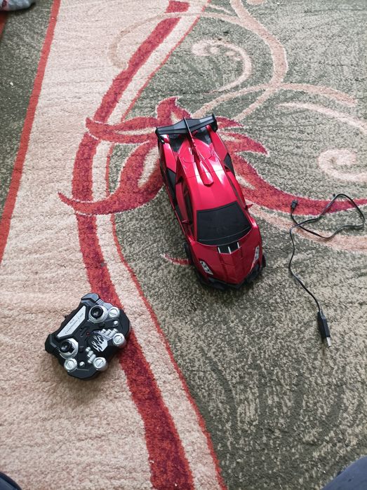 Машинка,робот.На акамуляторі
