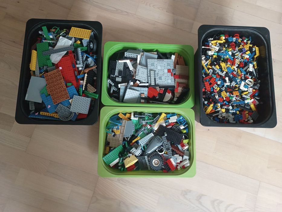 Klocki LEGO w bardzo dobrym stanie i siłowniki pneumatyczne LEGO