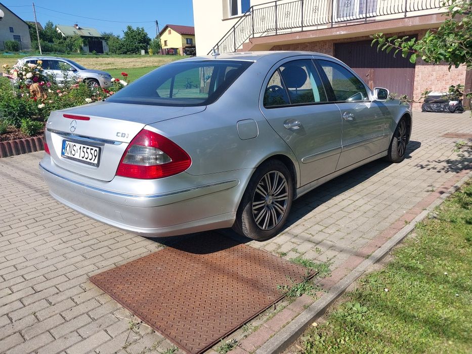 Mercedes-Benz E220