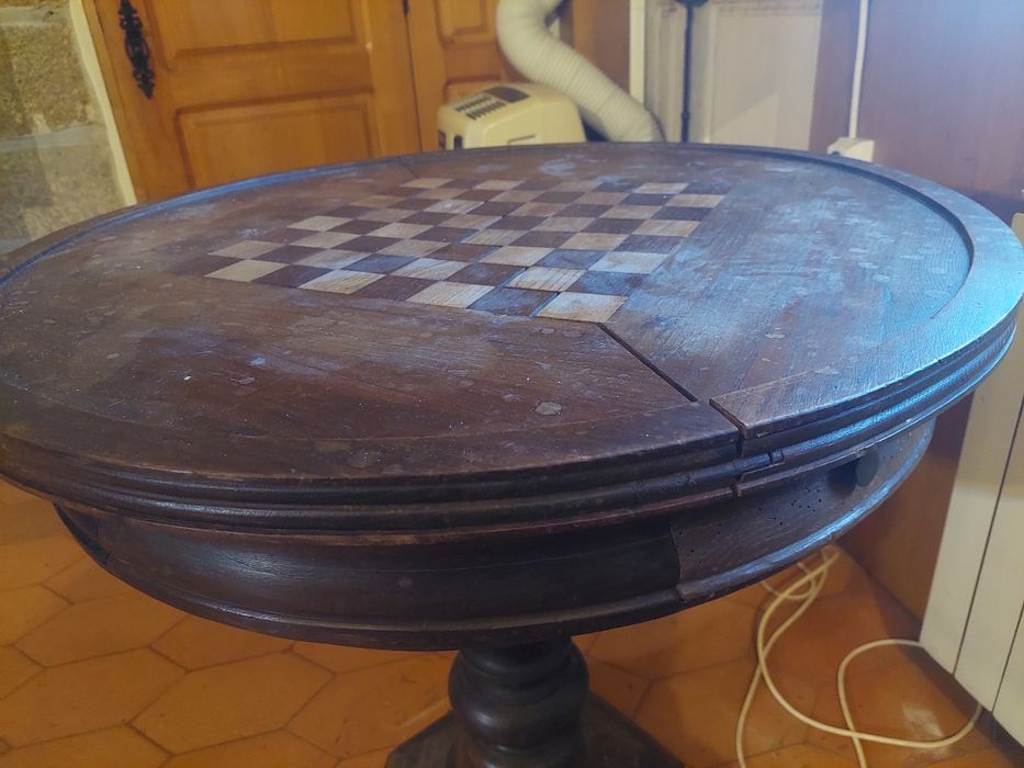 Mesa de jogo redonda