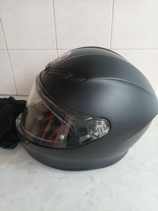 Capatece AGV em carbono