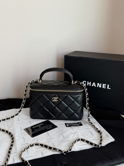 Chanel kuferek czarny
