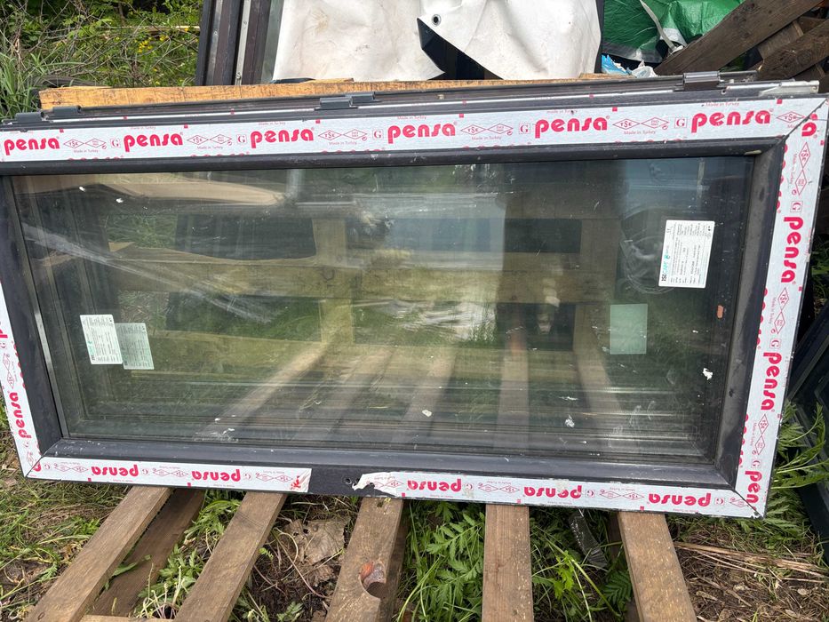 Окна металопластиковые  глухие 1400\650 в новом состоянии
