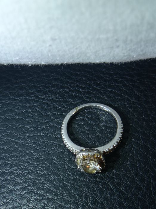 Обручка жіноча з камінчиком сталева